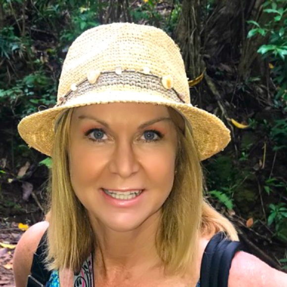 Meet your Posher, Heidi - Picture 1 of 1